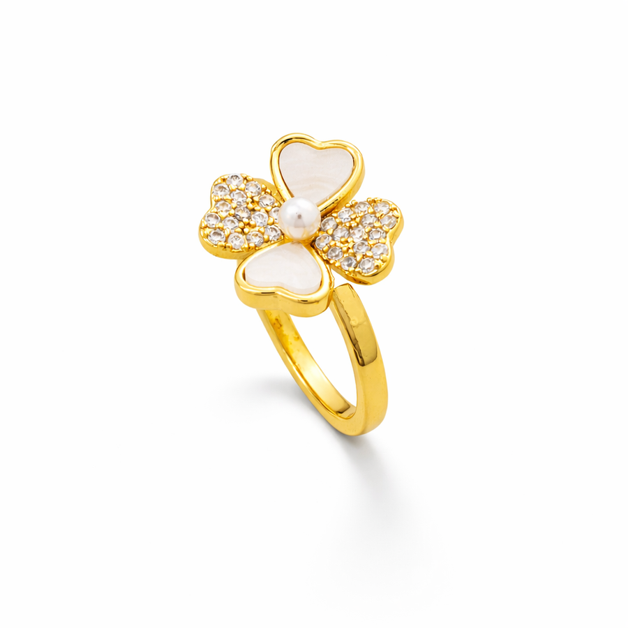 Sparkling Clover Heart Gold Ring
